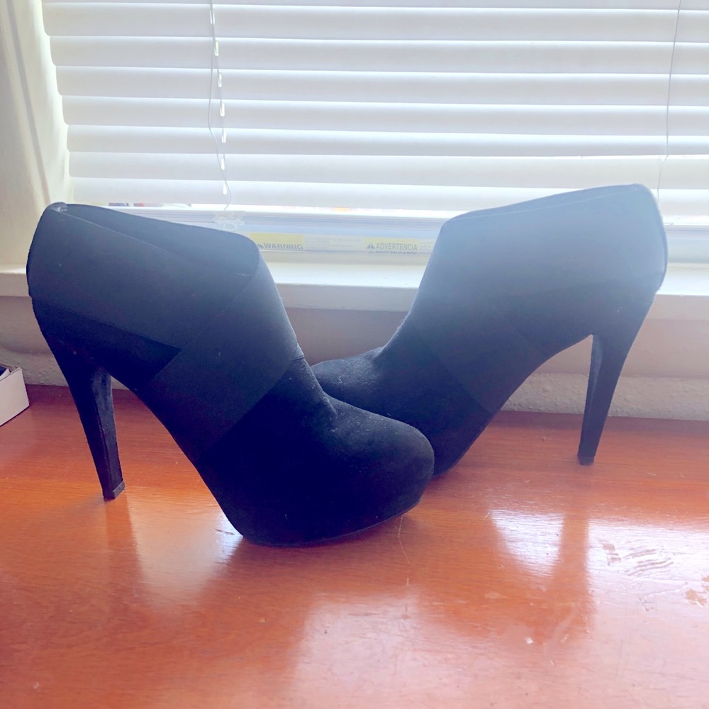 Designer pumps